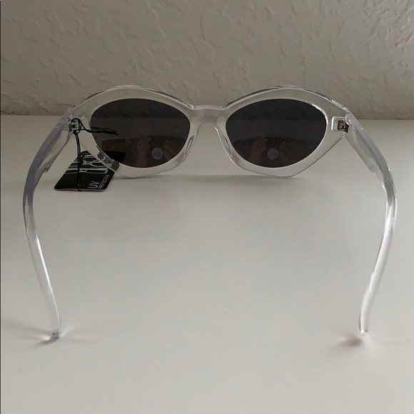 ๐ ๐ SUNGLASSES - Picture 3 of 5